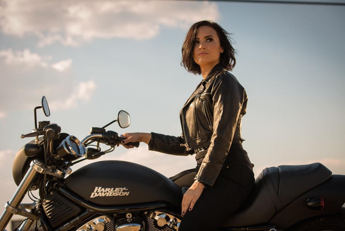 Demi Lovato Explains, Defends Nude Photo Shoot