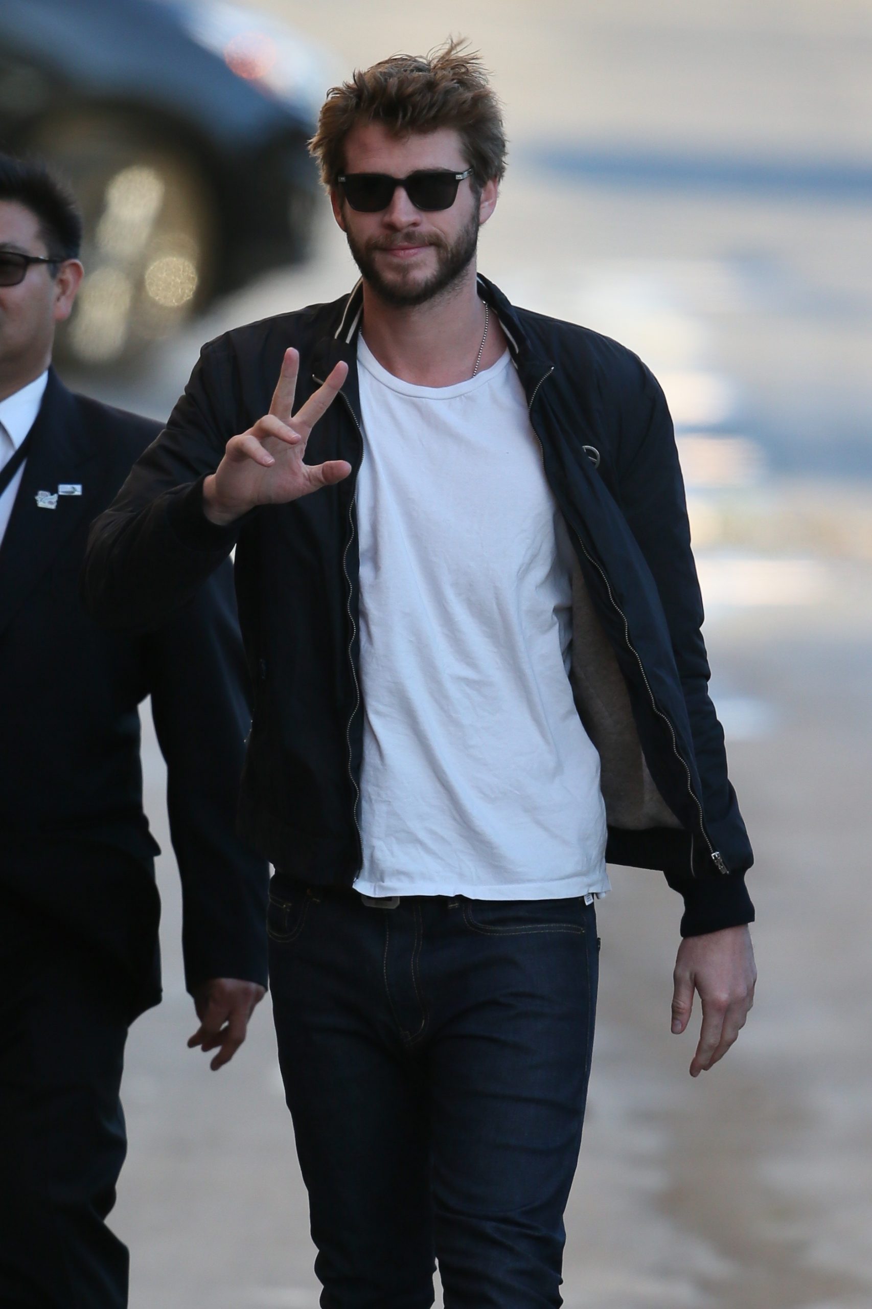 Liam Hemsworth Heads into 'Jimmy Kimmel Live'