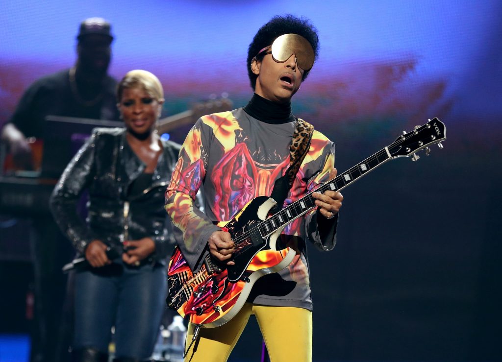 Prince Performs with Mary J. Blige: 2012 iHeartRadio Music Festival