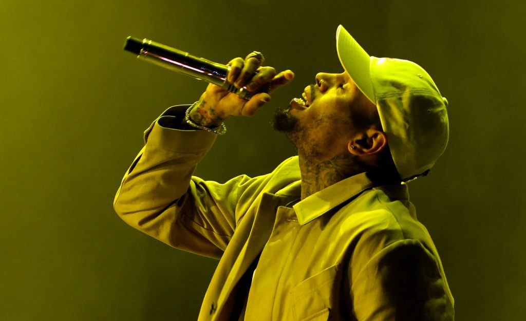 Chris Brown Sings, Sucks