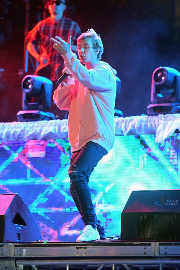 Justin Bieber Rings in 2017