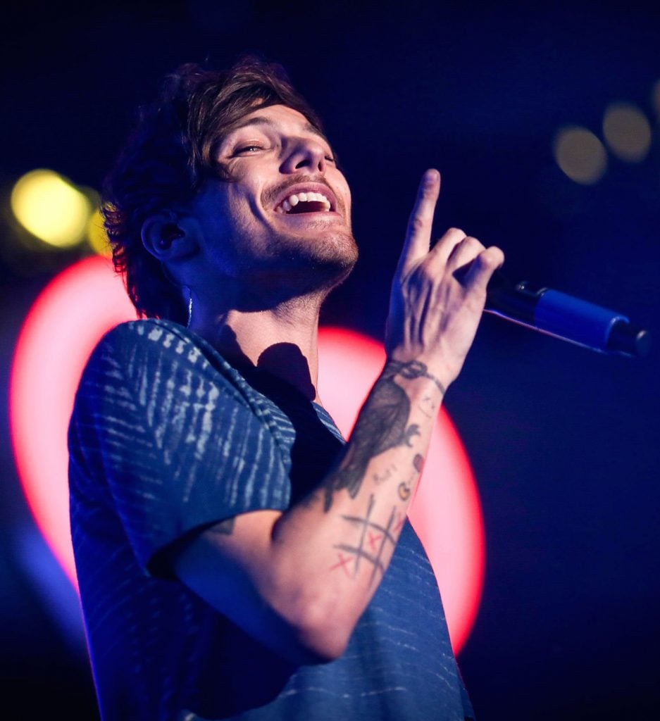 Louis Tomlinson Loves to Sing