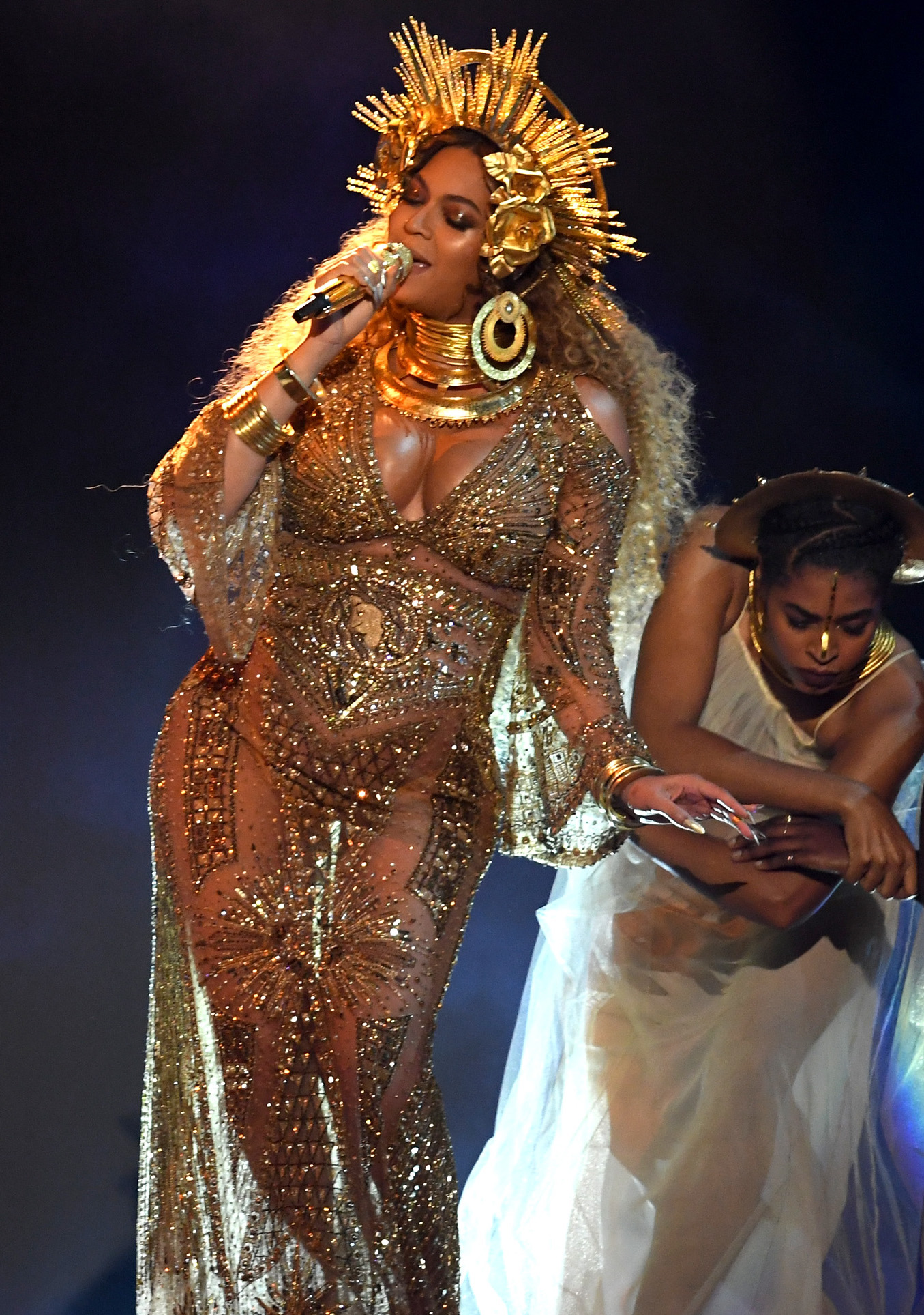 Does She Address Jay-Z's Cheating in the Interview?