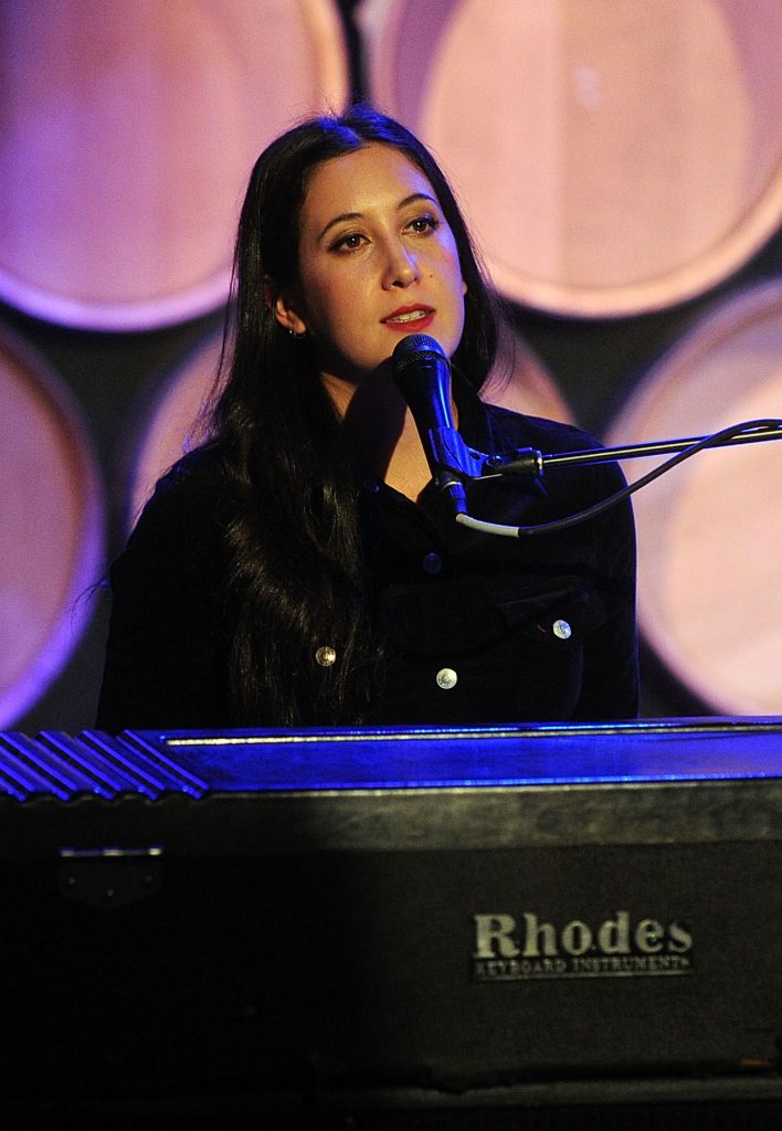 Vanessa Carlton Sings