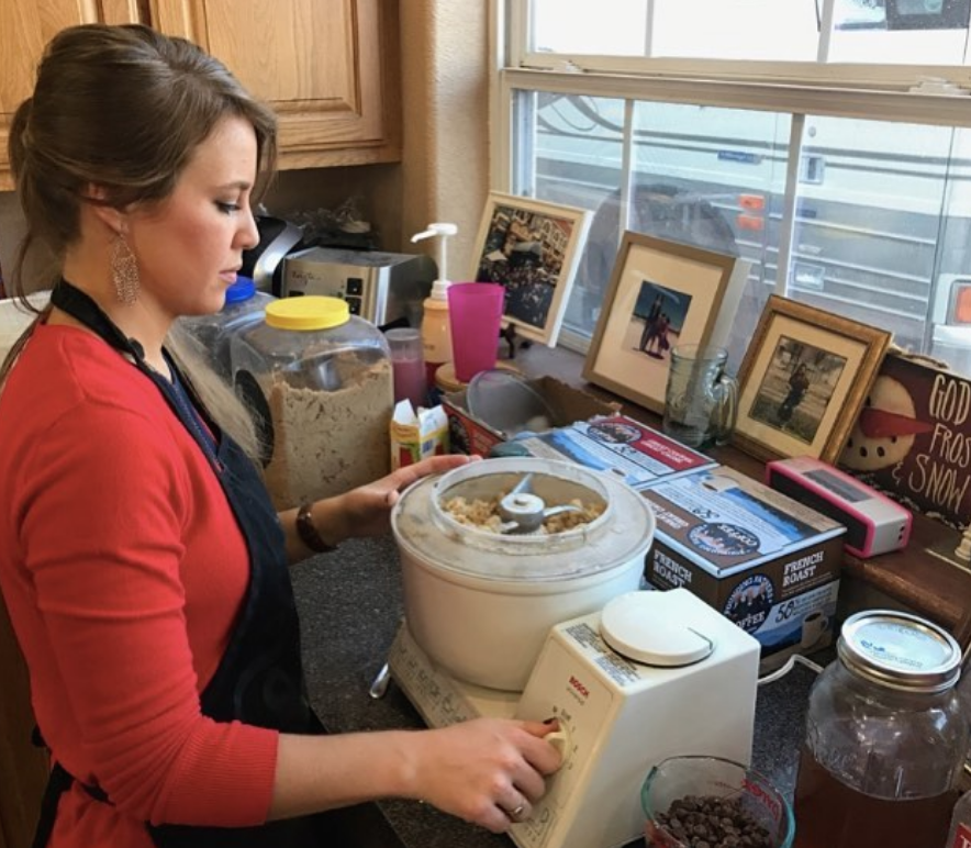 Jana Duggar Cooks