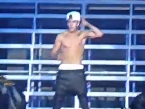 Justin Bieber: Topless in Concert! - The Hollywood Gossip