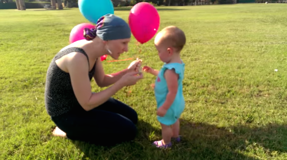 Little Girl Bids Farewell to Pacifier in Ridiculously Cute Video(02)