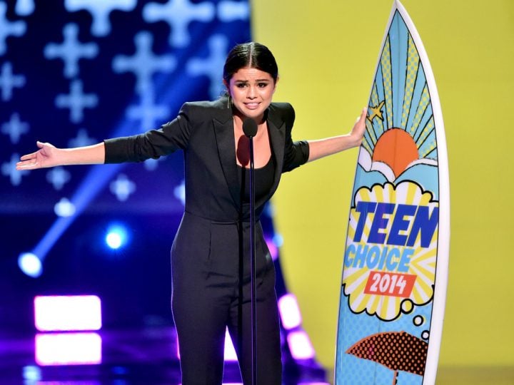 Selena Gomez Wins Ultimate Choice Award, Takes Mini Jab at Justin Bieber