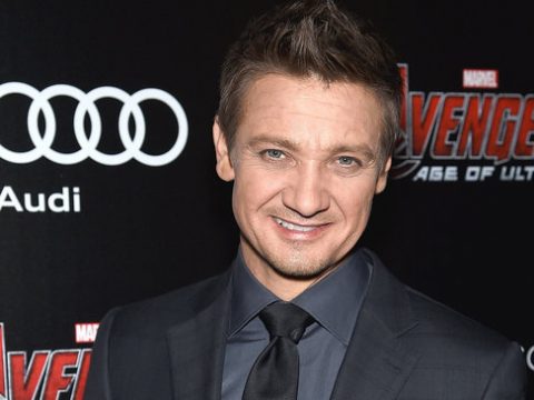 Jeremy Renner Shrugs Off Gay Rumors