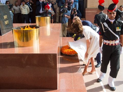 Kate Middleton Suffers Upskirt, Remains Calm