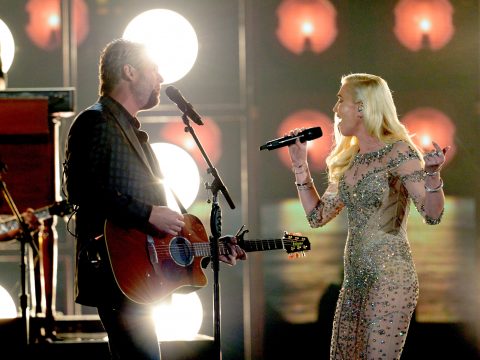 Blake Shelton and Gwen Stefani Duet at the Billboard Music Awards
