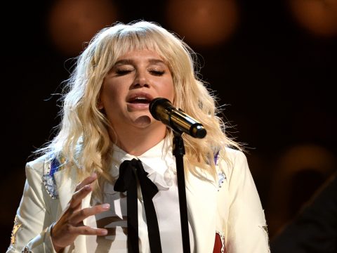 Kesha Blows Us Away at the Billboard Music Awards