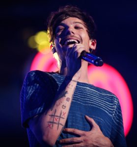 Louis Tomlinson Sings