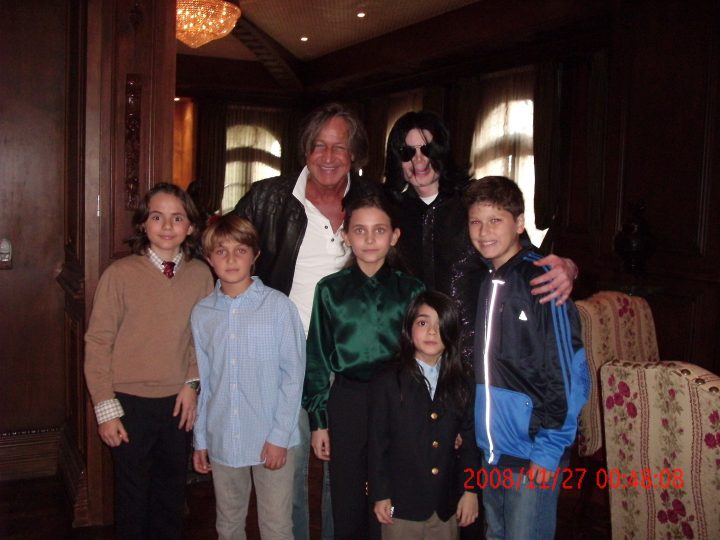 Mohamed Hadid and Michael Jackson Pose With Their Children