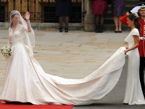 Kate Middleton Waves Pippa Middleton Holds Veil Pic