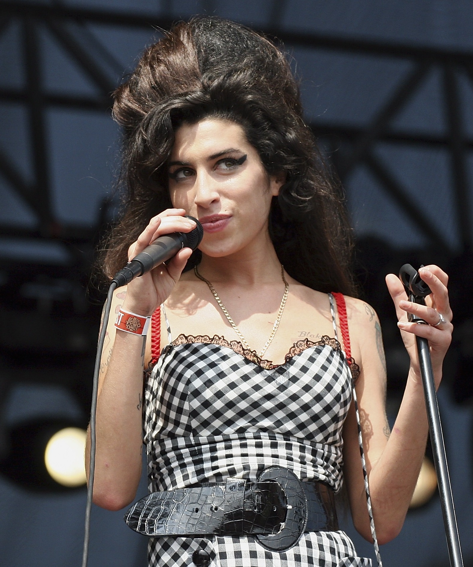The Corpse Of Amy Winehouse Cake 28 - 4697bdr
