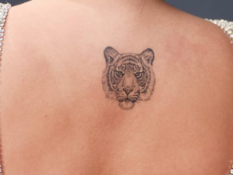 Ariel Winter Tiger Tattoo Emmy Awards 2016