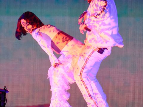Rihanna Grinds Against Drake
