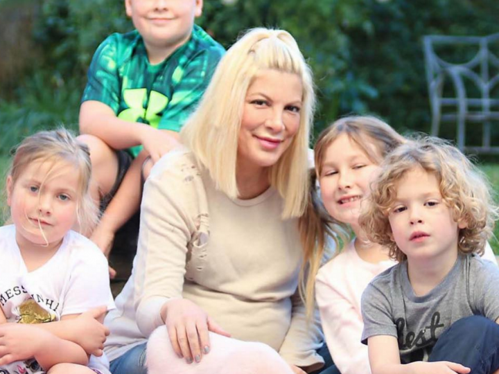 Tori Spelling and a Pig