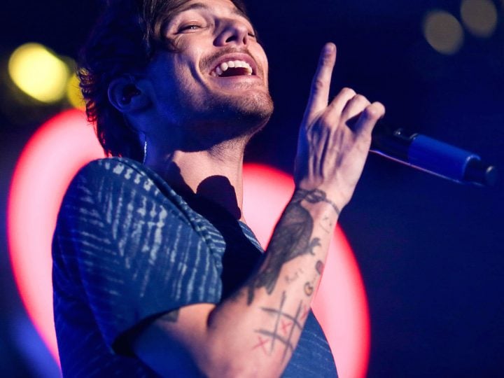 Louis Tomlinson Loves to Sing