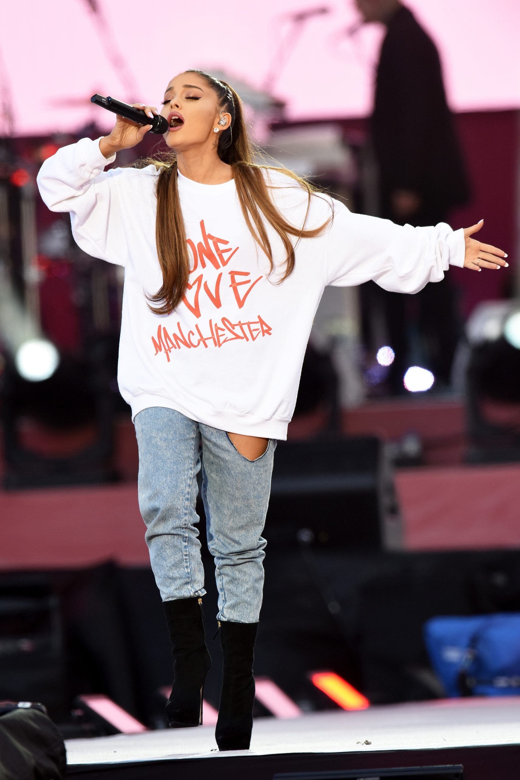 Ariana Grande Singing for One Love - The Hollywood Gossip