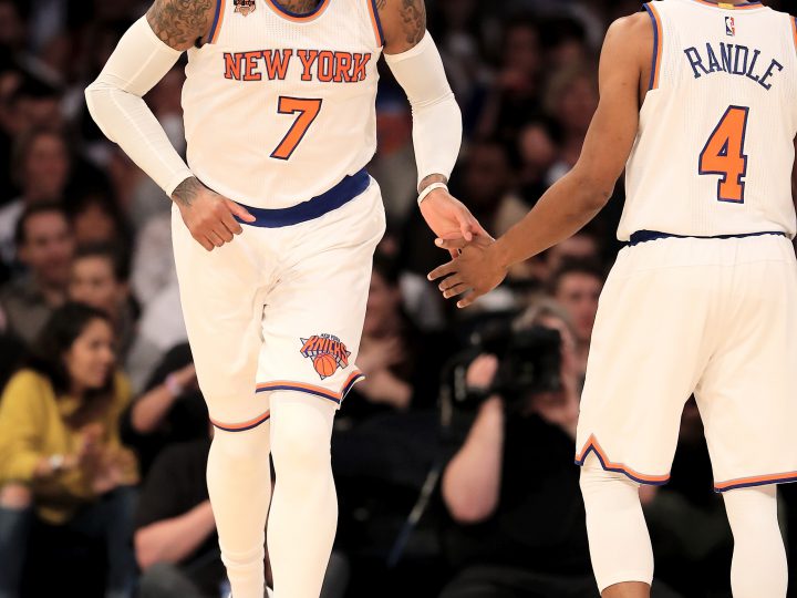 Carmelo Anthony stays with Knicks