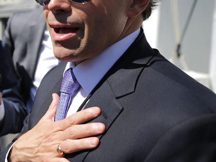 Anthony Scaramucci, Hand to Heart