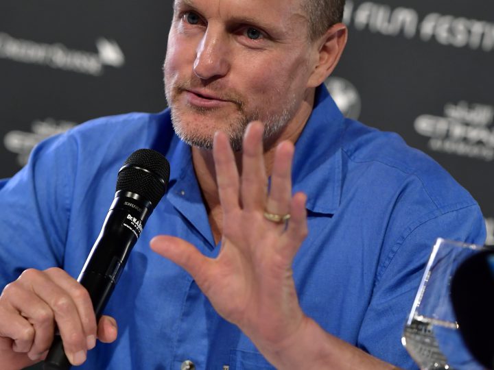 Woody Harrelson Chats with Fans