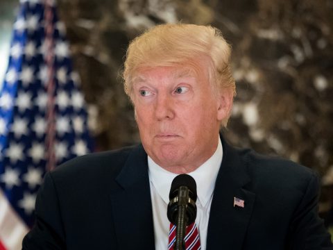 Donald Trump Can't Spell, Twitter Gives Him 