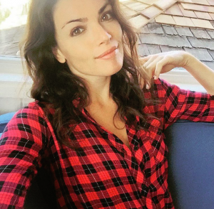 Courtney Robertson Returns Ben Flajnik Engagement Ring - The Hollywood