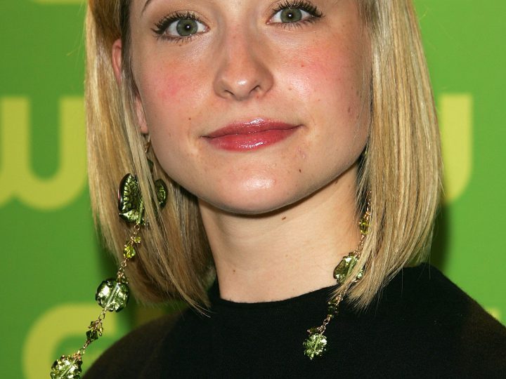 Allison Mack, Throwback