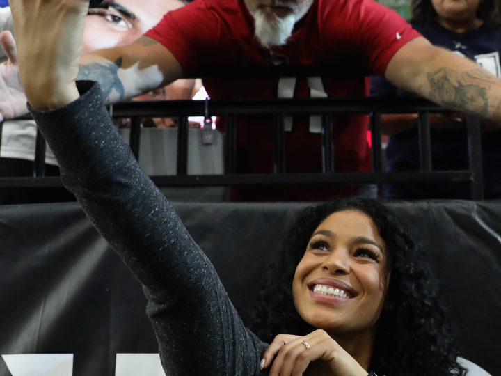 Jordin Sparks Selfie