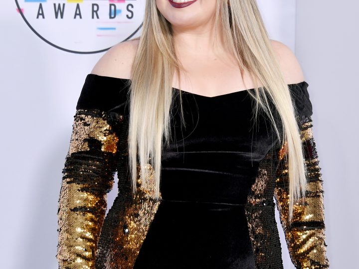 Kelly Clarkson at 2017 AMAs