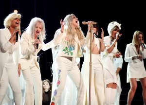 Kesha Sings at the 2018 Grammy's