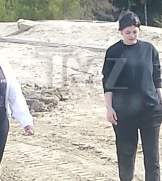 Kylie Jenner Baby Bump: First Actual Look!