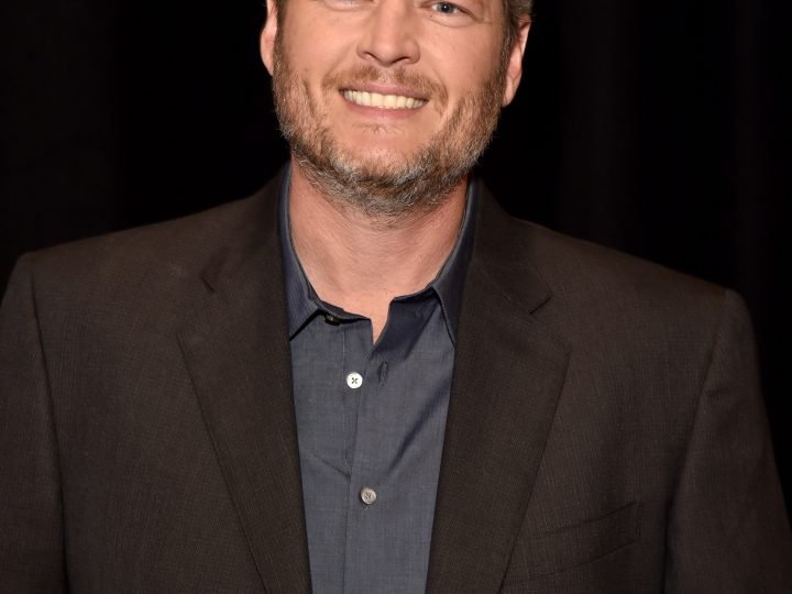 Blake Shelton, Awkward Smile