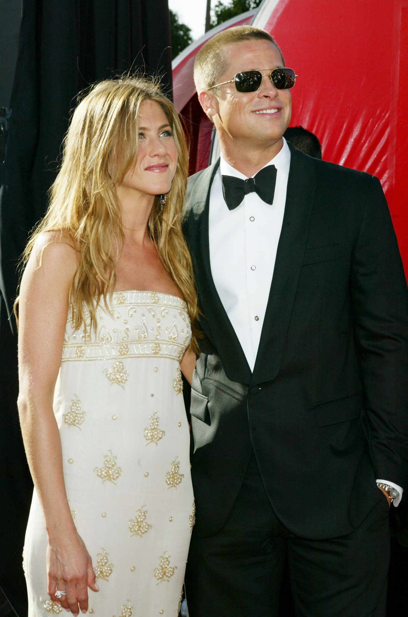 Brad Pitt and Jennifer Aniston Are MARRIED, Tabloid Claims!