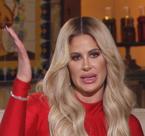 Kim Zolciak Puts Her Hand Up