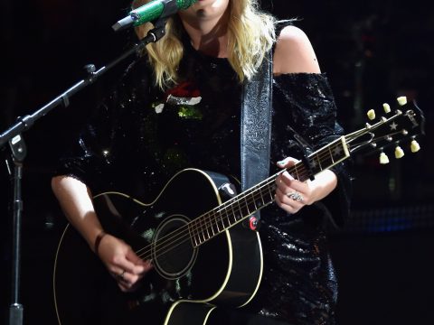 Taylor Swift Does Her Thing