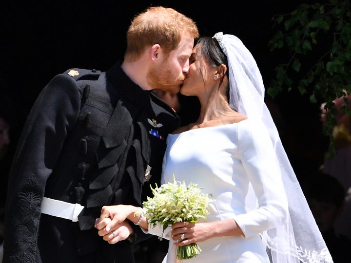 Harry and Meghan Kiss!