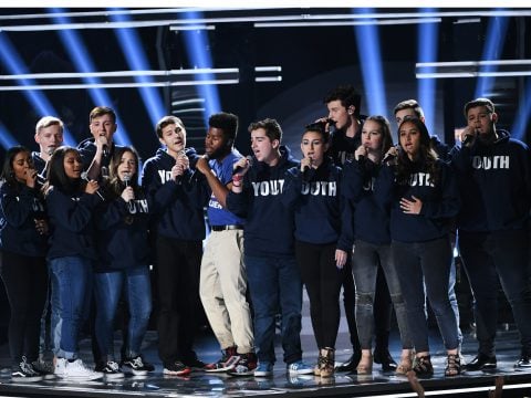 Shawn Mendes Performs 