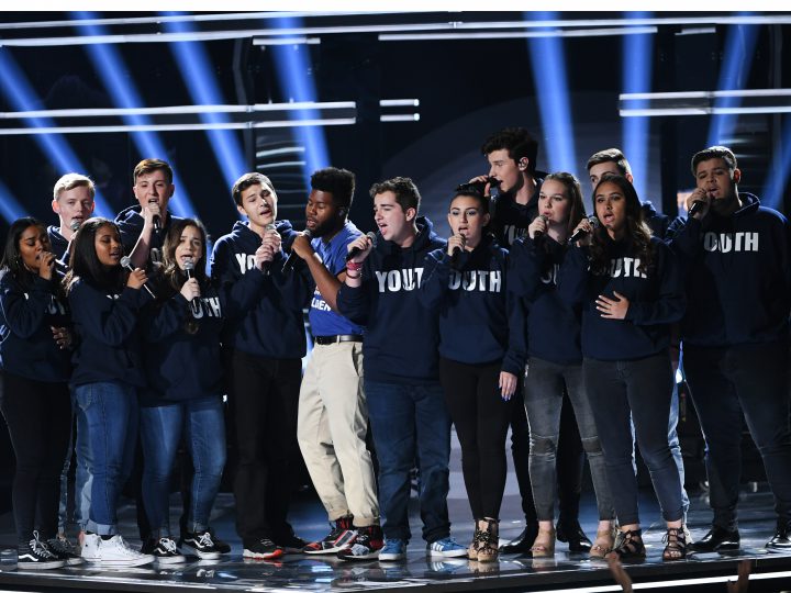 Shawn Mendes Performs “Youth” With Marjory Stoneman Douglas Choir