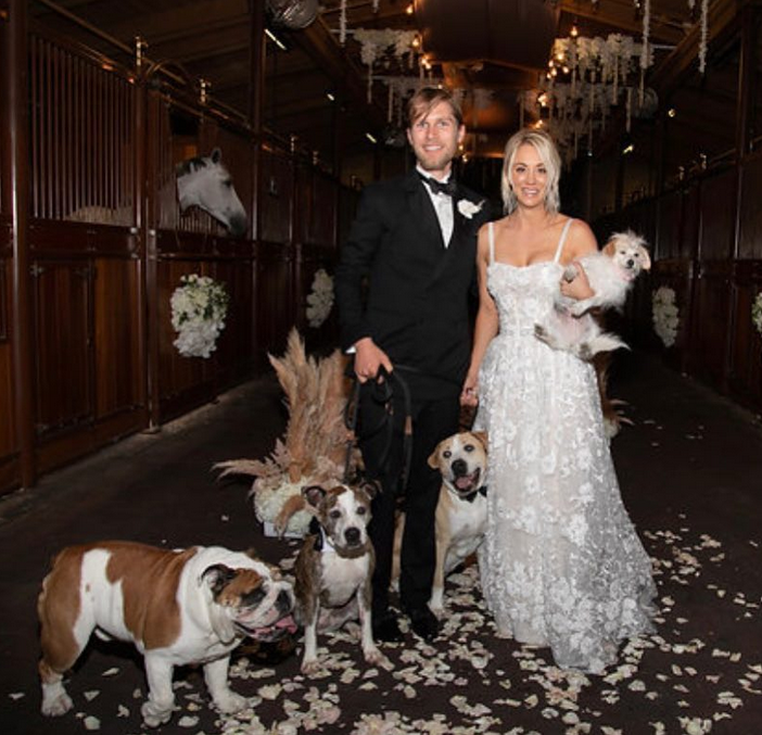 Kaley Cuoco And Karl Cook Wedding Photo With Dogs The Hollywood Gossip Kaley Cuoco And Karl Cook Wedding Photo With Dogs The Hollywood Gossip