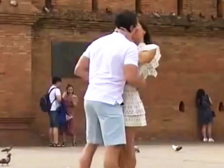Kiss in Thailand
