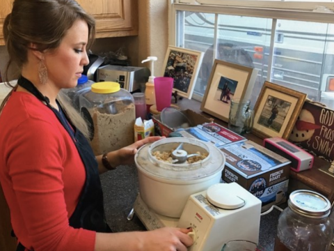 Jana Duggar Cooks