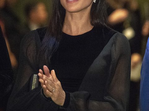 Meghan Markle with Straight Hair