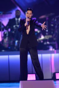Jessie J Sings