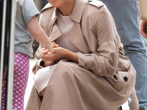 Meghan Markle Bends Down