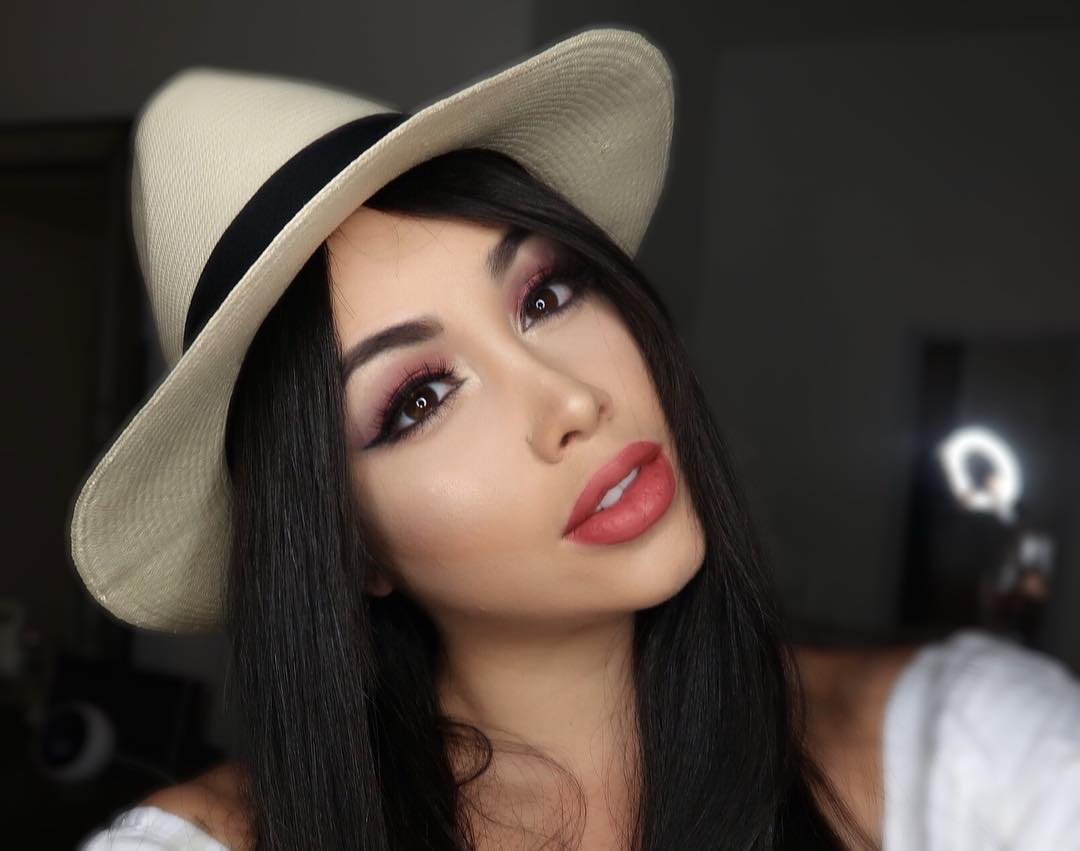 Paola Mayfield Selfie The Hollywood Gossip