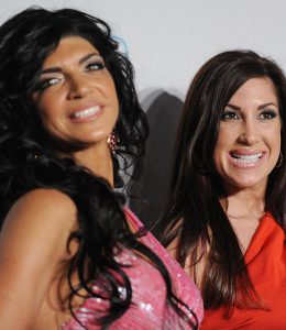 2 housewives
